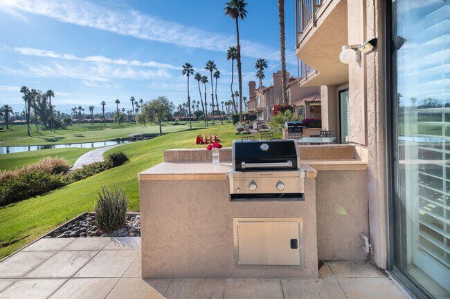 Foto del edificio - 38063 Crocus Ln