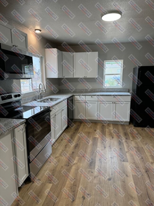 Building Photo - Single Family Home