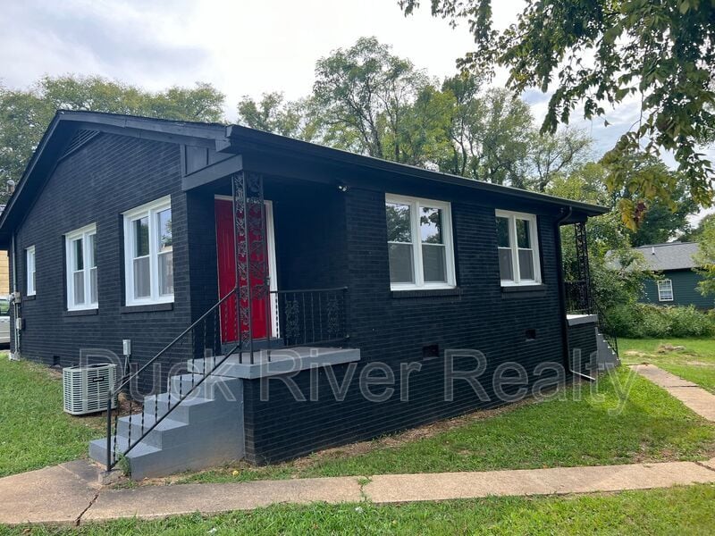 Primary Photo - 610 E 8th St