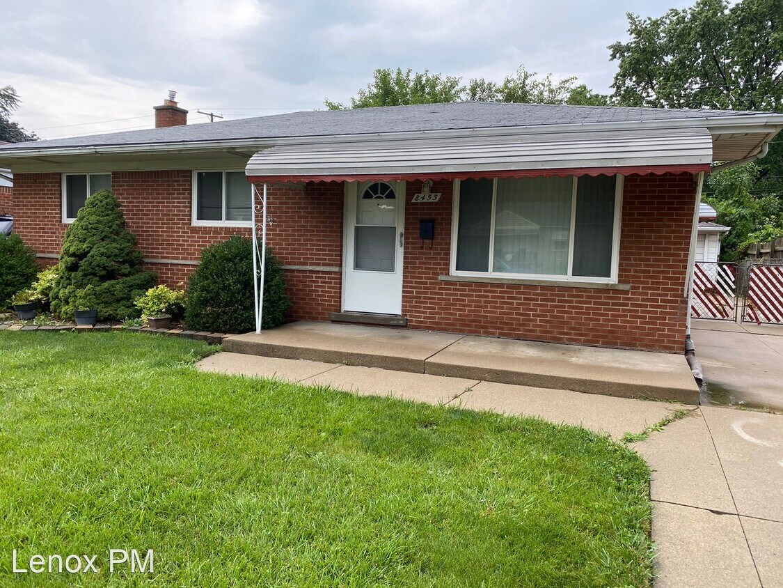 Primary Photo - 3 br, 1 bath House - 8455 Helen