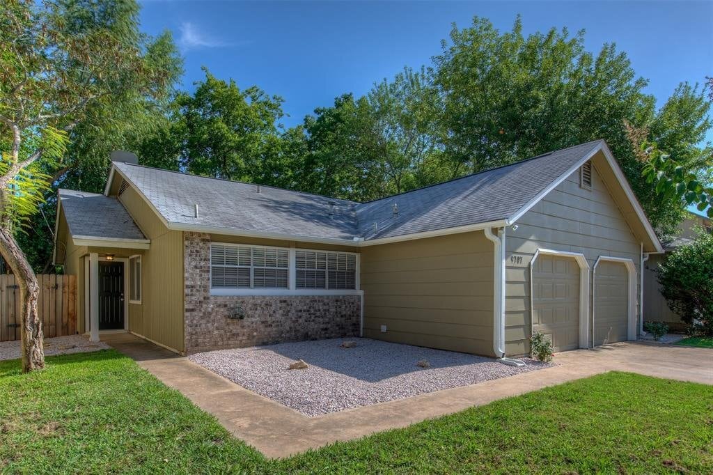 Primary Photo - 9707 Meadowheath Drive, Austin, TX 78729 -...