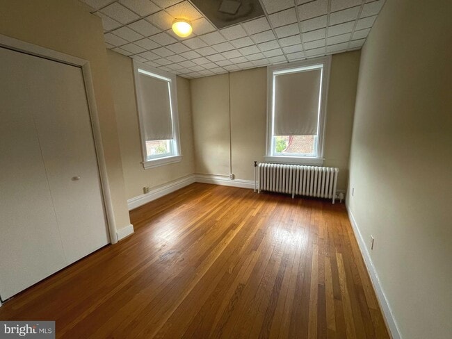 Building Photo - 403 William St