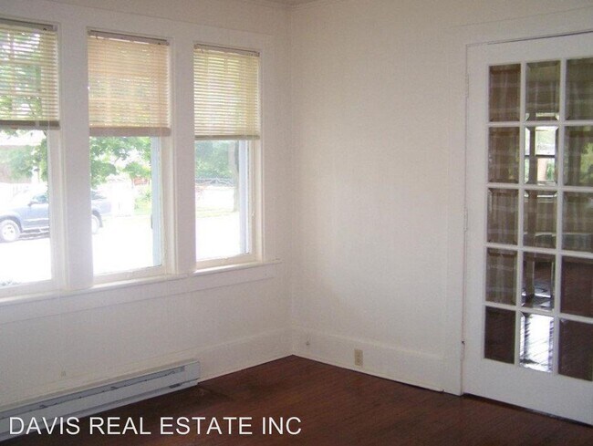 Building Photo - 5 br, 1.5 bath House - 505 W. Main St.