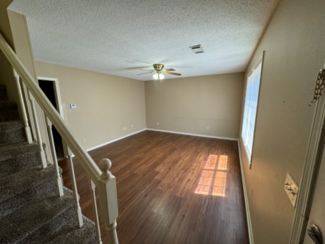 Building Photo - 1204 University Dr