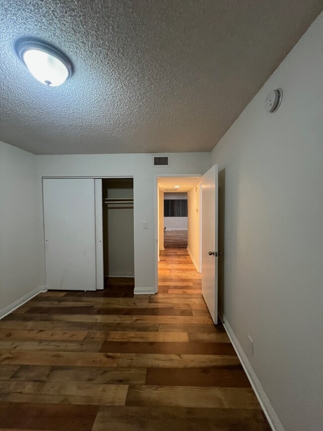 Building Photo - 1447 E Windsor Rd