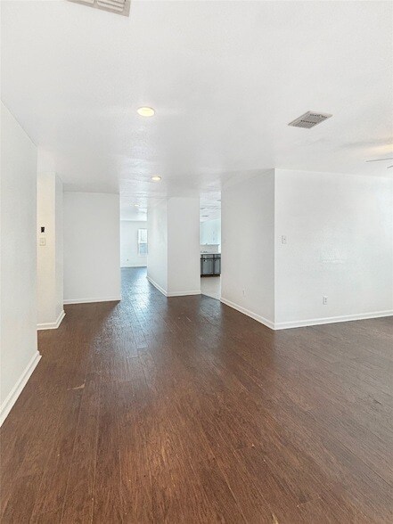 Foto del edificio - 1217 Caroline Dr