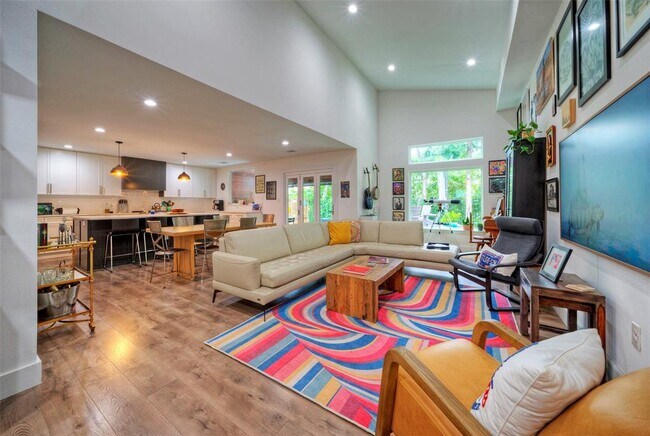 Foto del edificio - 8302 Reeda Ln