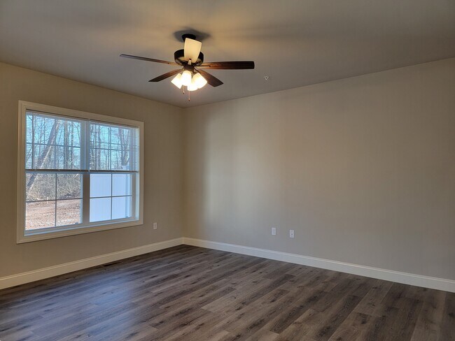 Building Photo - 103 Magnolia Dr