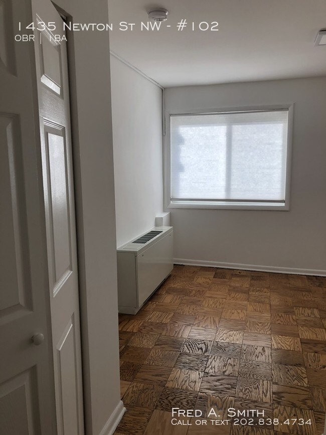 Building Photo - Studio Great Location, Utilities included!