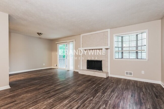 Foto del edificio - 9347 Forest Knoll Dr