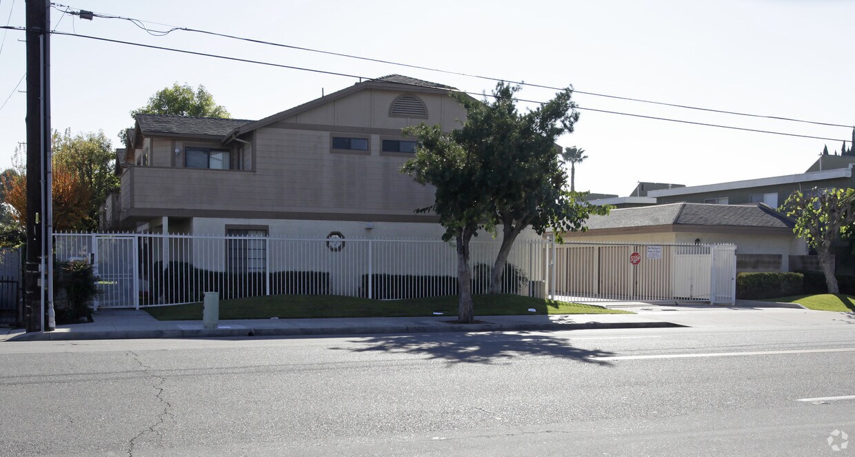 Foto del edificio - 3930 W Valencia Ave
