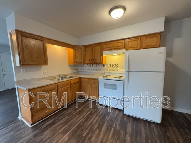 Building Photo - 1931 S Gala Dr