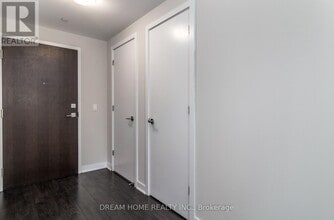Building Photo - 2221-2221 Yonge St