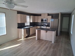 Building Photo - 28638 N Maple St