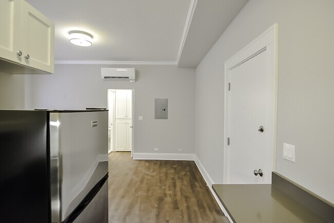 Foto del edificio - 823 W Lakeside Pl