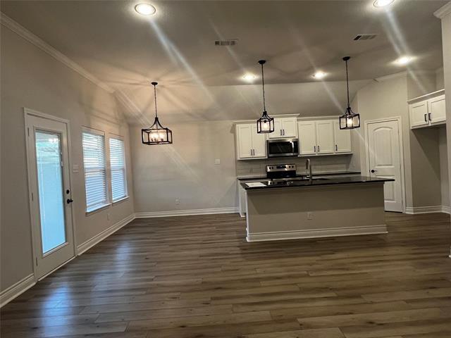 Foto del edificio - 903 Hardaway Ln