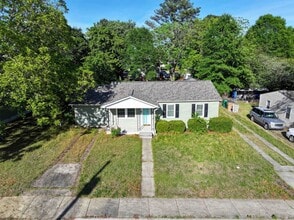 Building Photo - 912 Joyner St