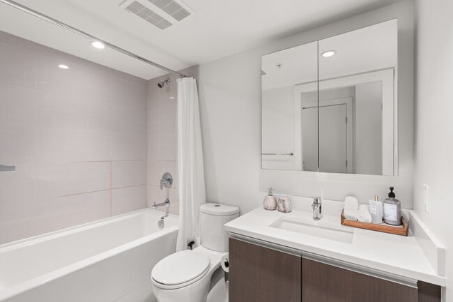 Photo du bâtiment - 1009 Harwood St