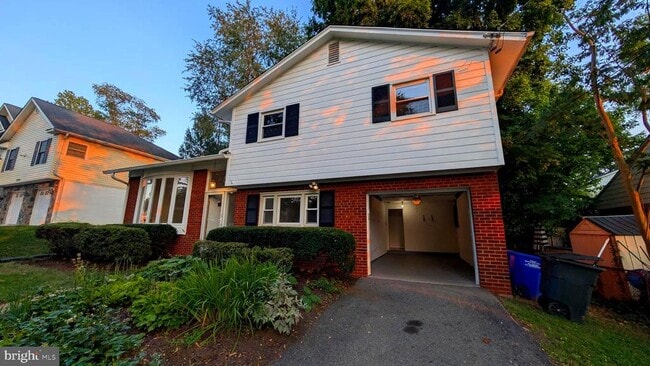 Building Photo - 5908 Greentree Rd