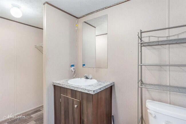 Foto del edificio - "Charming 3-Bedroom Home with 2 Full Baths in Prime Bossier City Location!"