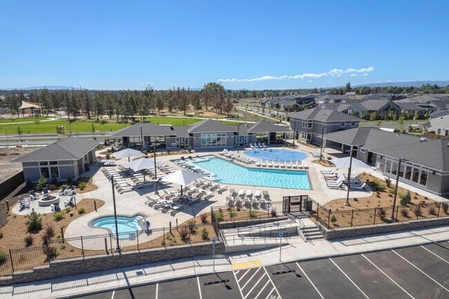 Foto del edificio - POOL & Clubhouse! 3 Bdrm, 2.5 Bath 1450 sq ft Townhouse, All Appliances, Gas Heat & A/C, Pet OK, ...