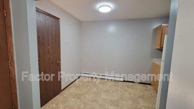 Building Photo - 418 Allan Ave