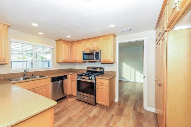 Building Photo - 45341 Rancho La Brea Dr