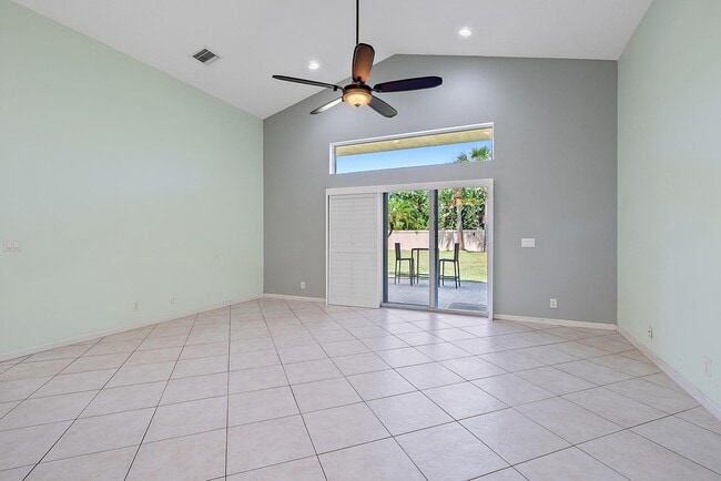 Building Photo - 500 N Cypress Dr