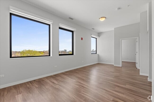 Building Photo - 4820 N Wolcott Ave