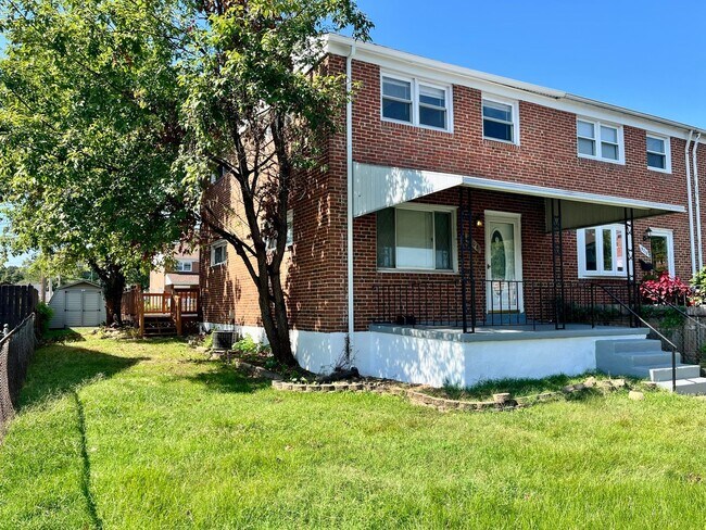 Foto del edificio - Charming 3 Bedroom/ 2.5 Bathroom in Middle...