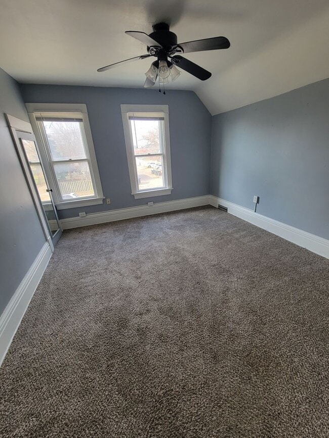 1811 27th St Unit 1811 Apt 3, Rock Island, IL 61201 Room for Rent in