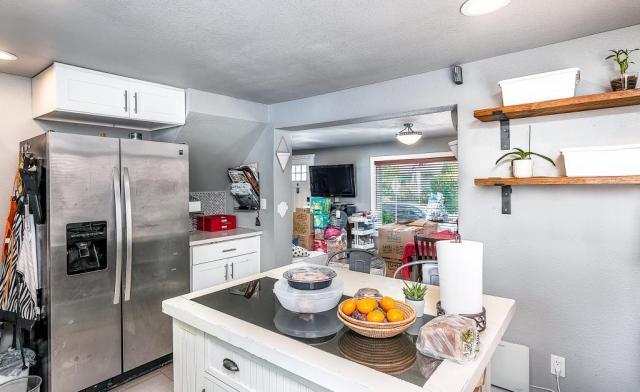 Building Photo - 3 bedroom in Seattle WA 98146