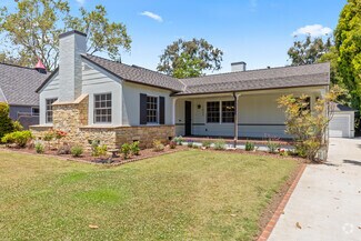 Building Photo - 1032 S Carmelina Ave
