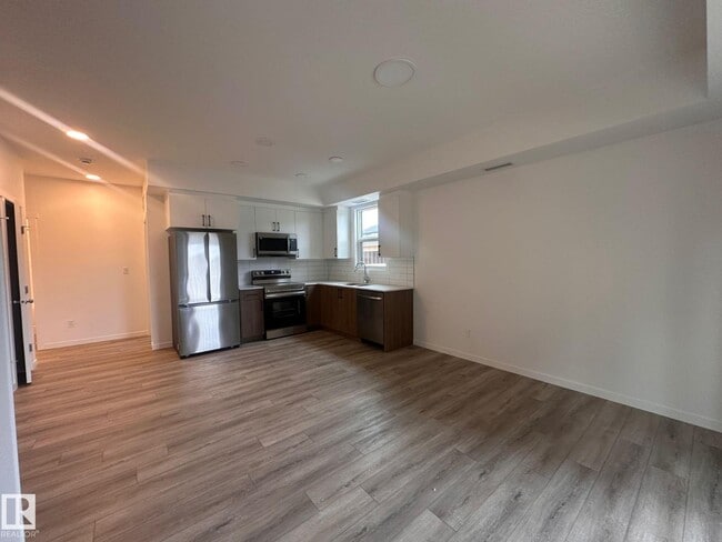 Building Photo - 9227 228 St NW