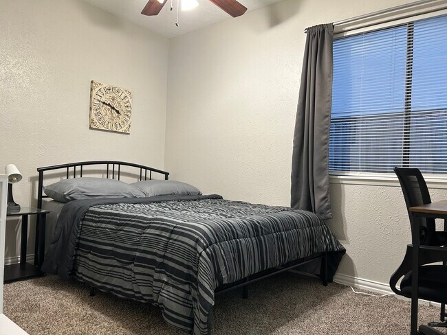 Foto del edificio - 7407 Cloverglen Dr