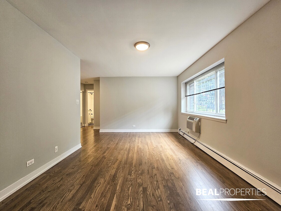 Foto principal - 452 W Oakdale Ave