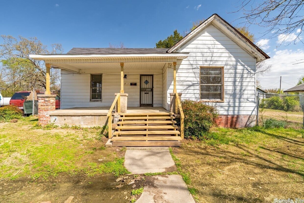 Primary Photo - 1801 S Cedar St