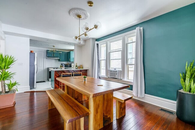 Building Photo - 33 Lundy St