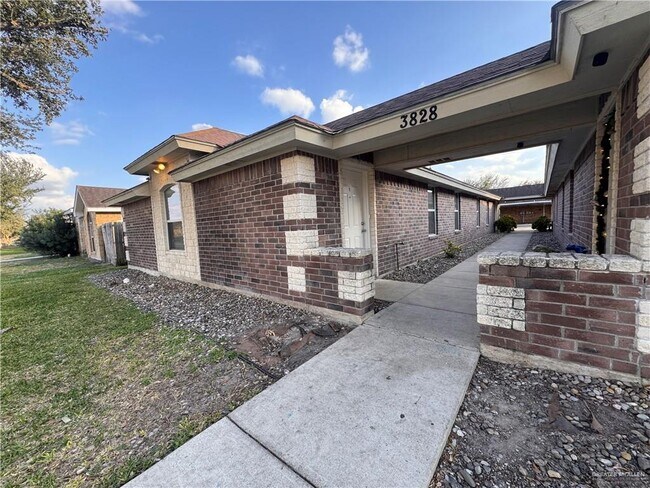 Foto del edificio - 28 W Sarah Evans St