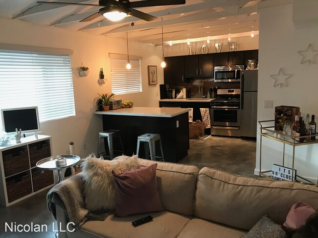 Building Photo - 2 br, 1 bath Apartment - 376 E Alvarado Road