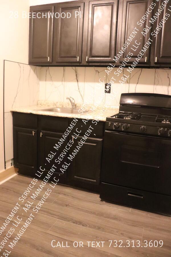 Foto del edificio - 28 Beechwood Pl