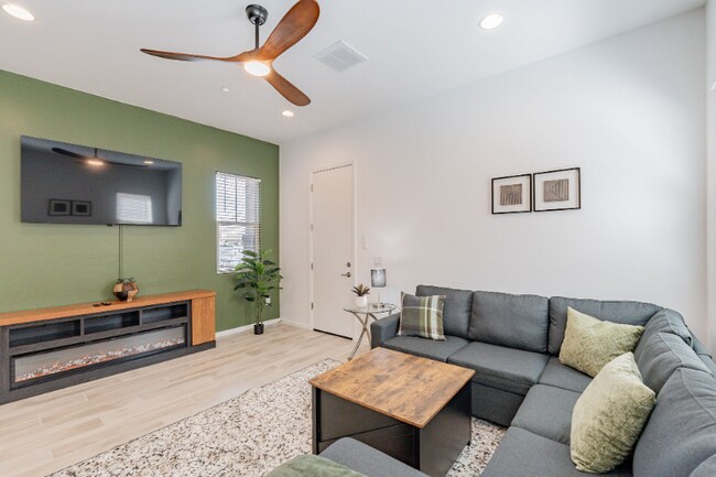 Building Photo - 7900 S Desert Indigo Dr