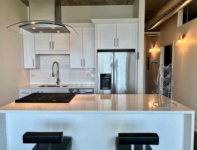 Building Photo - 50 E 16th St