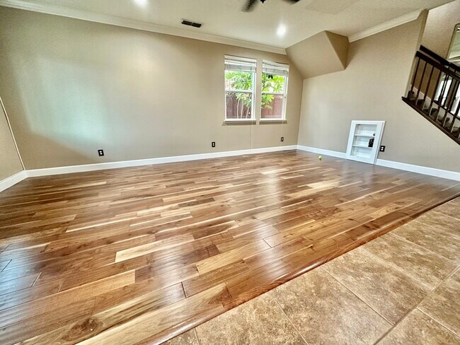 Foto del edificio - Must See This Beautiful 4 Bedroom 3 Bathro...