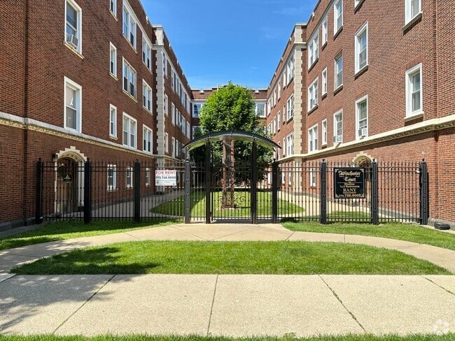 Building Photo - 4402 N Winchester Ave