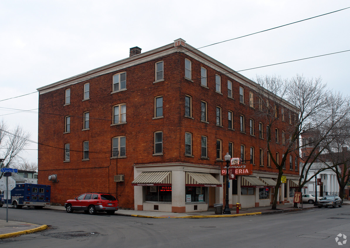 Building Photo - 640 Varick St