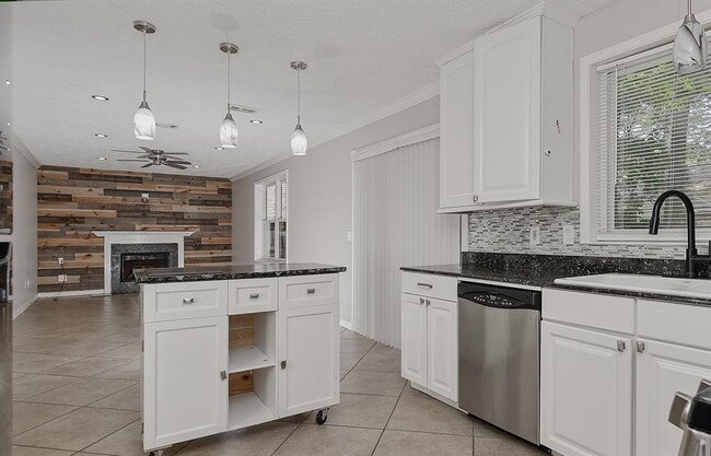 Building Photo - 39 Rockridge Dr