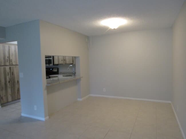 Foto del edificio - 703 Sunny Pine Way