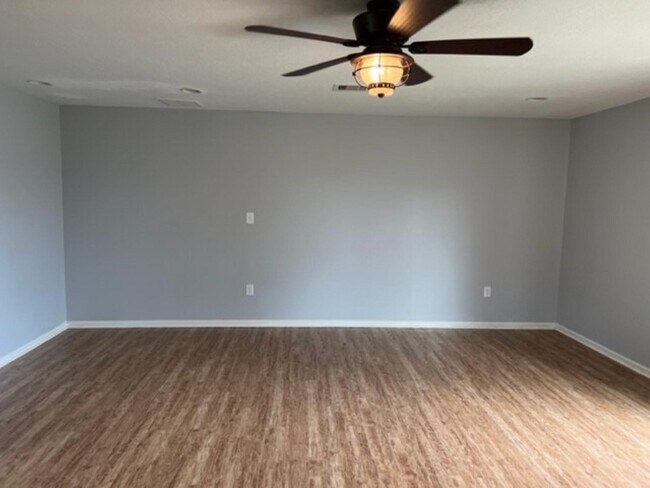 Foto del edificio - 22985 Hwy 105 W