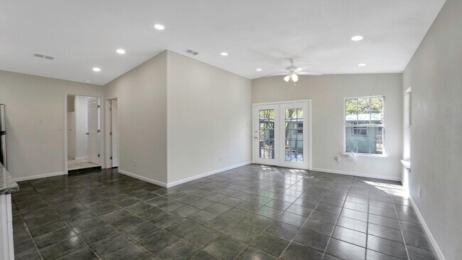 Foto del edificio - 542 Thorain Blvd